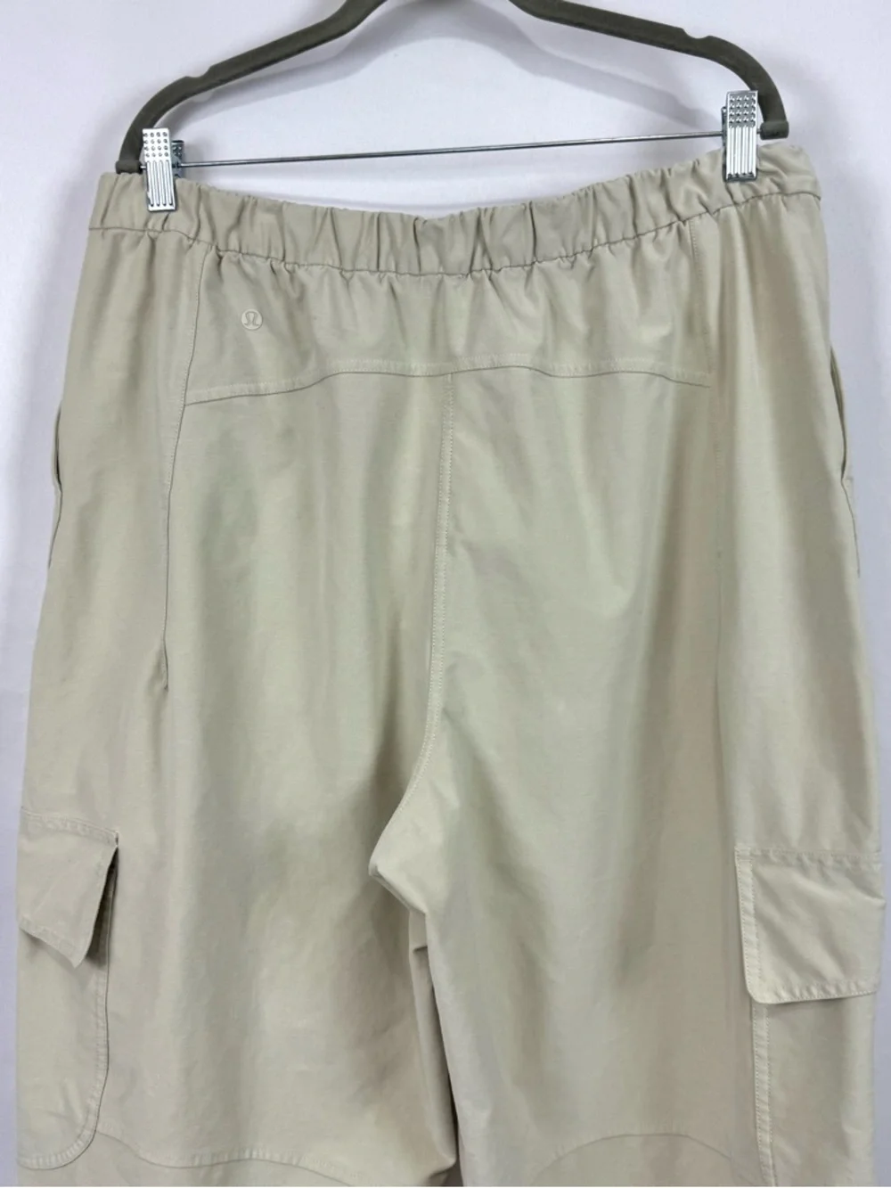 Lululemon Light Utilitech Cargo Pocket High-Rise Crop Natural Ivory Womens Sz 33